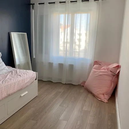 Superbe A Parking Prive